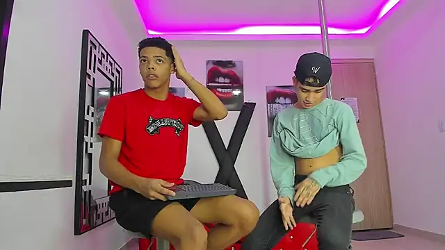 PRETTY FEM online show from October 14, 2025, 1:34 pm