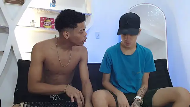 PRETTY FEM online show from November 4, 2025, 7:35 pm