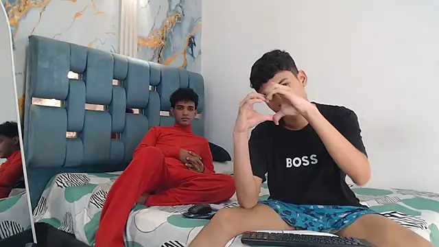 PRETTY FEM online show from March 21, 2026, 1:54 am