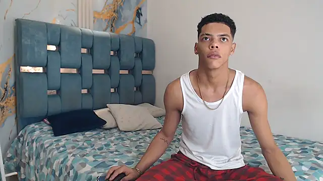 PRETTY FEM online show from April 5, 2026, 7:00 pm