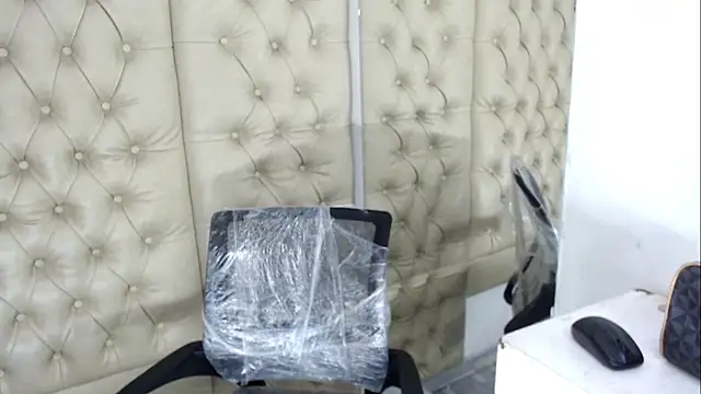 JessicaHott01 online show from February 23, 2026, 8:39 pm