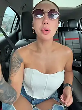 Sarahlove 90 online show from October 15, 2025, 8:31 pm