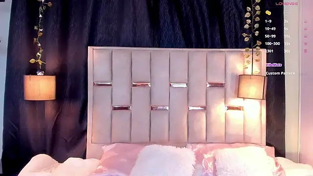 melody-rouss online show from November 23, 2025, 2:44 am