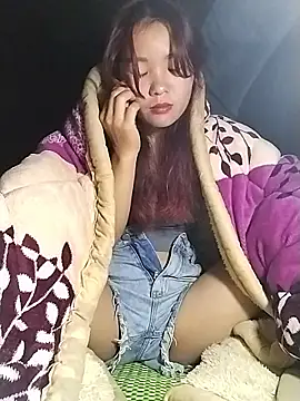 lylylove online show from November 13, 2025, 1:15 am