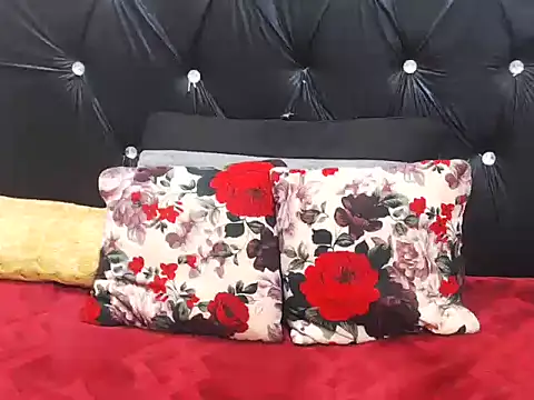 AppleAss02 online show from October 14, 2025, 6:42 pm