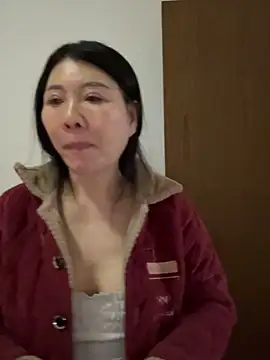 xiiuuff18 online show from February 10, 2026, 12:15 am