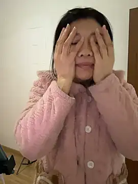 xiiuuff18 online show from February 21, 2026, 12:11 am