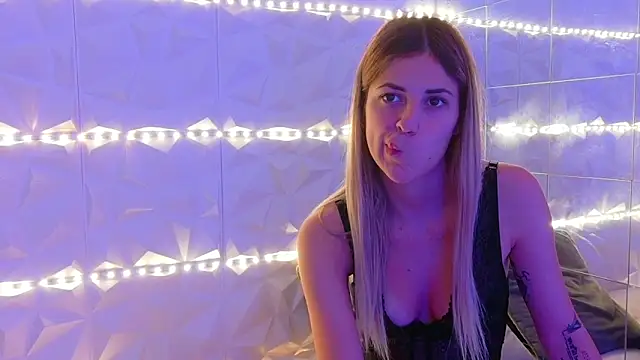 Aishha  online show from September 23, 2025, 4:59 am