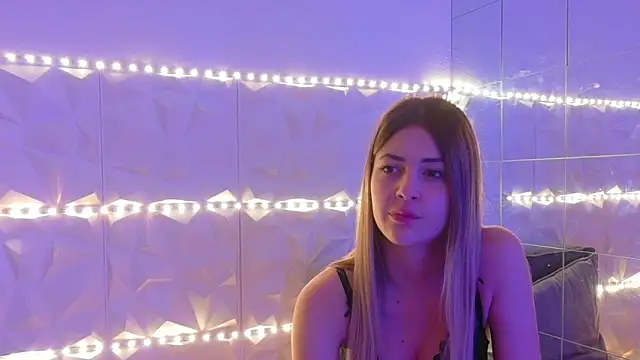 Aishha  online show from December 23, 2025, 5:27 am