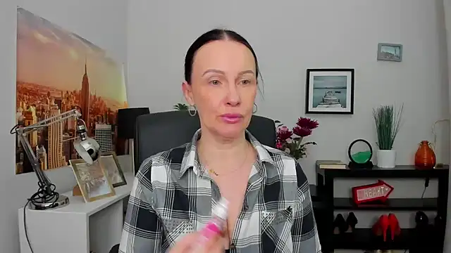 Velvet Jasmine online show from October 7, 2025, 5:37 am