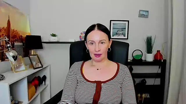 Velvet Jasmine online show from October 14, 2025, 5:36 pm