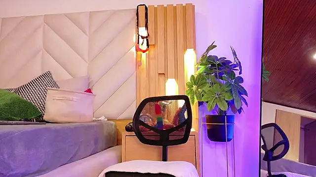 Zafiro Gem  online show from September 22, 2025, 6:43 pm