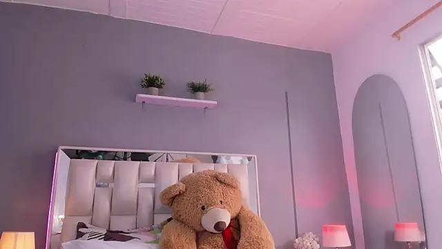 Darlyn tenderhot   online show from December 21, 2025, 2:24 pm