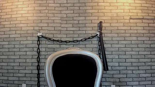 Briana 24 online show from December 5, 2025, 3:09 pm