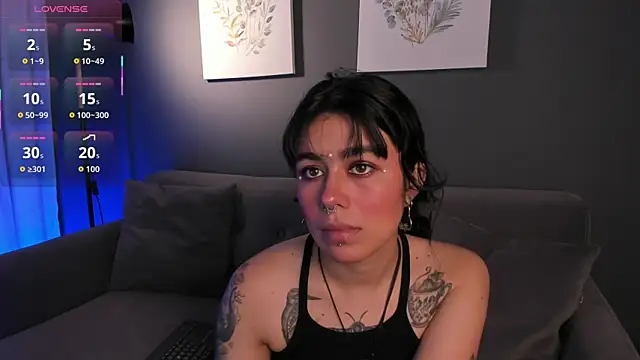 flower smith  online show from November 6, 2025, 11:44 am