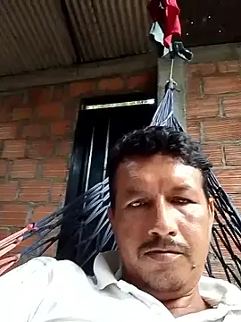 colombiano198720 online show from December 16, 2025, 12:32 pm