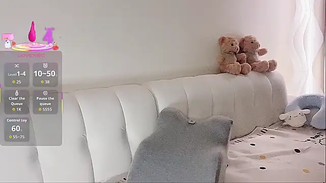 LuLu-Moon online show from September 28, 2025, 4:23 pm