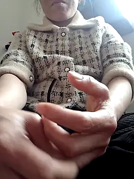 Maymay0033 online show from November 18, 2025, 6:51 am