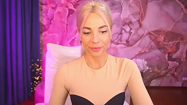 BellaRayyy online show from October 15, 2025, 1:11 pm