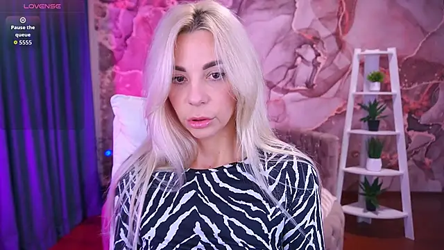 BellaRayyy online show from December 2, 2025, 6:41 am