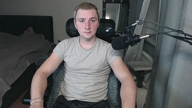 Snapshot of Elvin_Vaenight chatting on October 12, 2025, 11:37 pm Elvin Vaenight online show from October 12, 2025, 11:37 pm