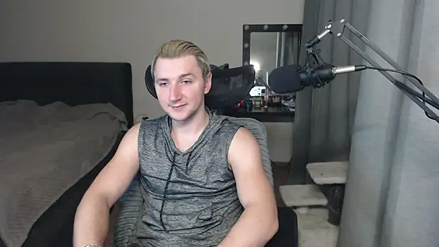 Snapshot of Elvin_Vaenight chatting on October 15, 2025, 10:43 pm Elvin Vaenight online show from October 15, 2025, 10:43 pm