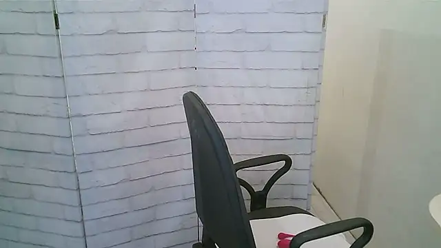 Helen xi  online show from January 12, 2026, 5:12 am