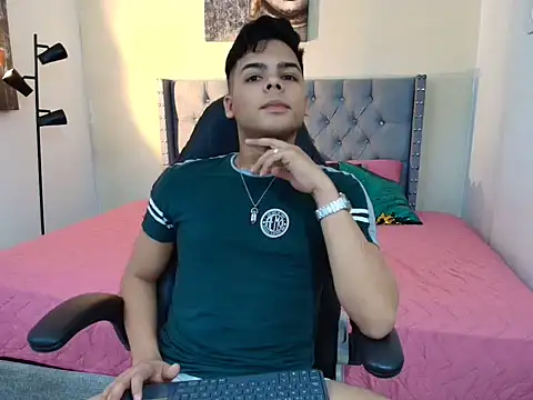 Snapshot of stewart_mateo_ chatting on October 17, 2025, 2:04 am stewart mateo  online show from October 17, 2025, 2:04 am