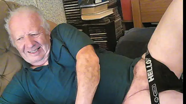 Snapshot of Will_bzzz chatting on April 1, 2026, 7:55 pm Will bzzz online show from April 1, 2026, 7:55 pm