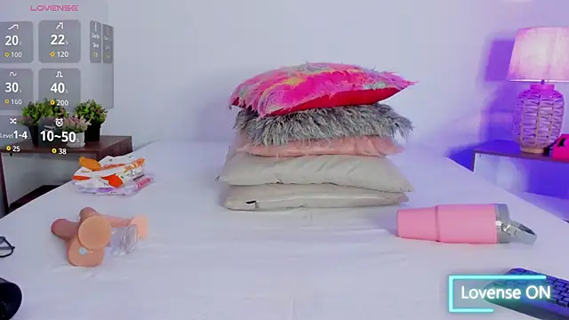 hailey hadid online show from October 1, 2025, 6:58 pm