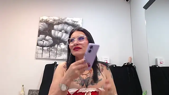 DonnaJoness online show from November 10, 2025, 6:51 pm