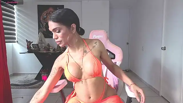 isabella pearl  online show from April 15, 2026, 9:04 pm