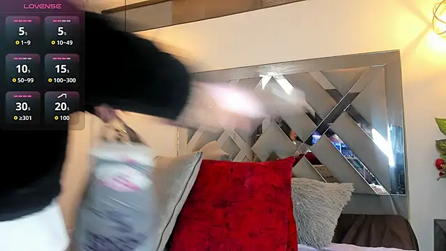 Candy Hott7 online show from November 5, 2025, 7:58 pm