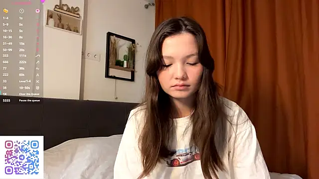 Snapshot of KiraVelvet chatting on October 3, 2025, 4:26 pm KiraVelvet online show from October 3, 2025, 4:26 pm