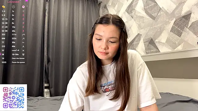 Snapshot of KiraVelvet chatting on October 13, 2025, 7:25 pm KiraVelvet online show from October 13, 2025, 7:25 pm