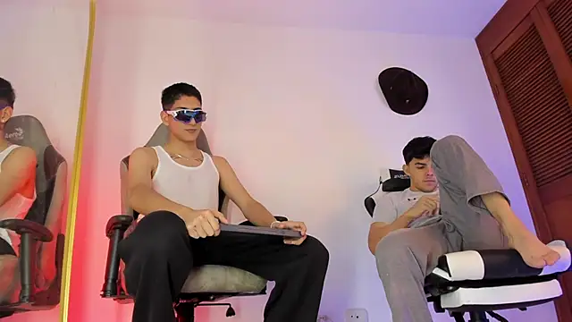 sotooliver3 online show from September 16, 2025, 8:10 pm