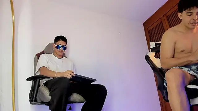 sotooliver3 online show from December 2, 2025, 9:54 pm