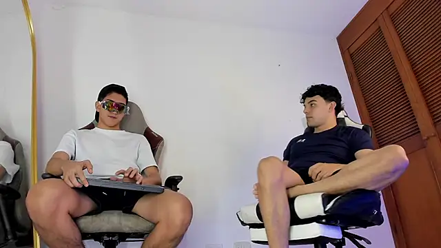 sotooliver3 online show from February 26, 2026, 10:09 pm