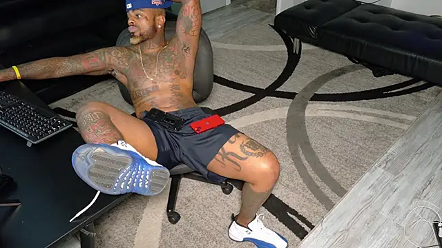 SLANGONDEMHOES online show from September 17, 2025, 2:46 am