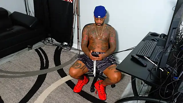 SLANGONDEMHOES online show from November 4, 2025, 10:31 pm