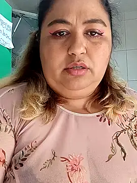 curvy diva  online show from September 19, 2025, 1:12 pm