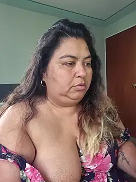 curvy diva  online show from February 22, 2026, 1:20 pm