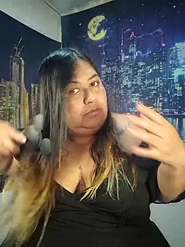 curvy diva  online show from April 15, 2026, 10:22 am