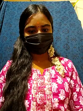 mini-queen online show from December 5, 2025, 5:53 pm