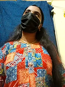 mini-queen online show from April 19, 2026, 3:44 pm