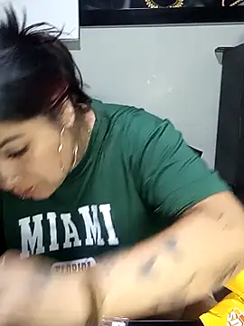 snow belle online show from November 21, 2025, 2:54 am