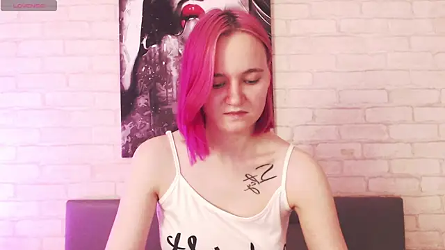 Ericha Stone online show from September 19, 2025, 2:35 am