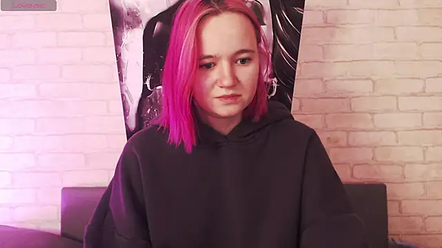 Ericha Stone online show from September 23, 2025, 1:41 am