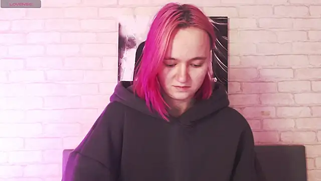 Ericha Stone online show from September 27, 2025, 1:32 am