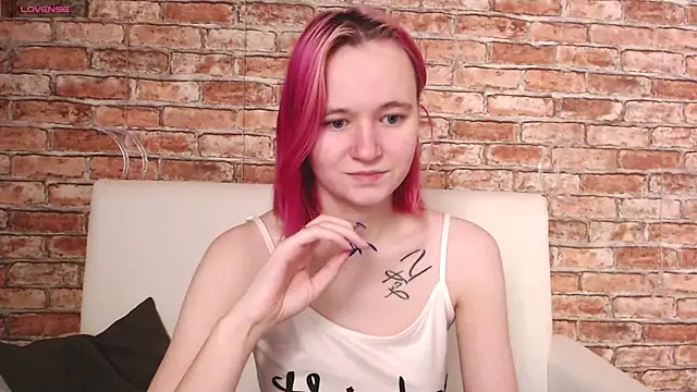 Ericha Stone online show from October 16, 2025, 3:18 am